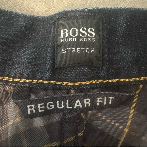 BOSS HUGO BOSS Regular Fit Straight Leg Dark Wash Stretch Jeans Maine 1 32x32 - Picture 2 of 15